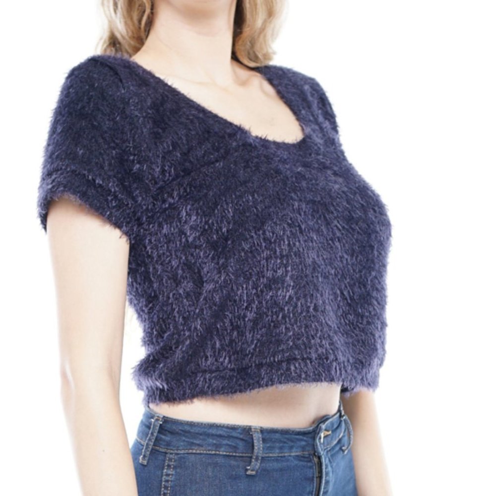 JT8K6JH -Navy fuzzy top